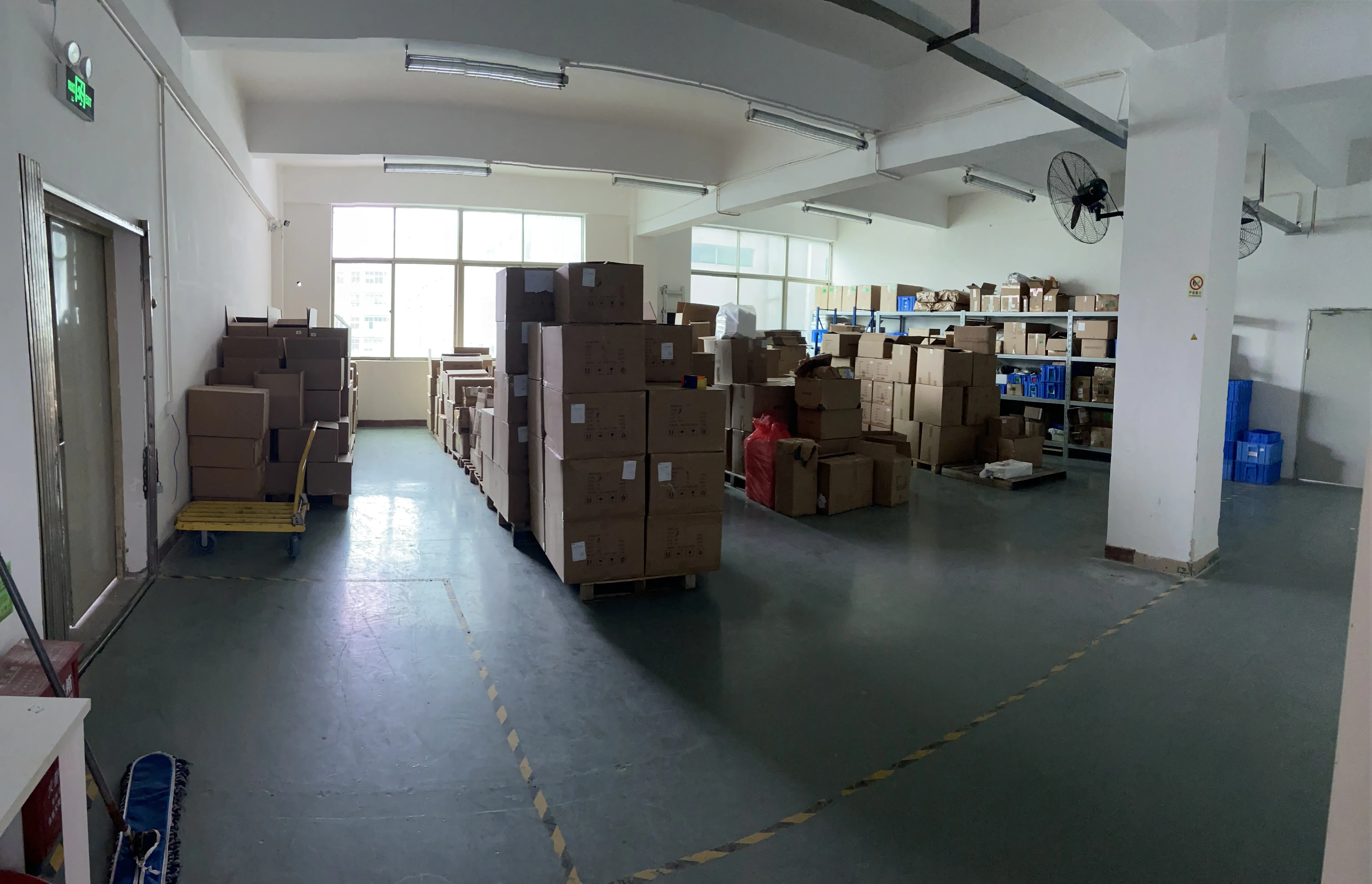 Action camera finished goods warehouse